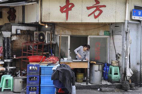 what are living conditions like in china